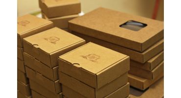 Папка для презентации дизайнерских проектов и брендированные аксессуары