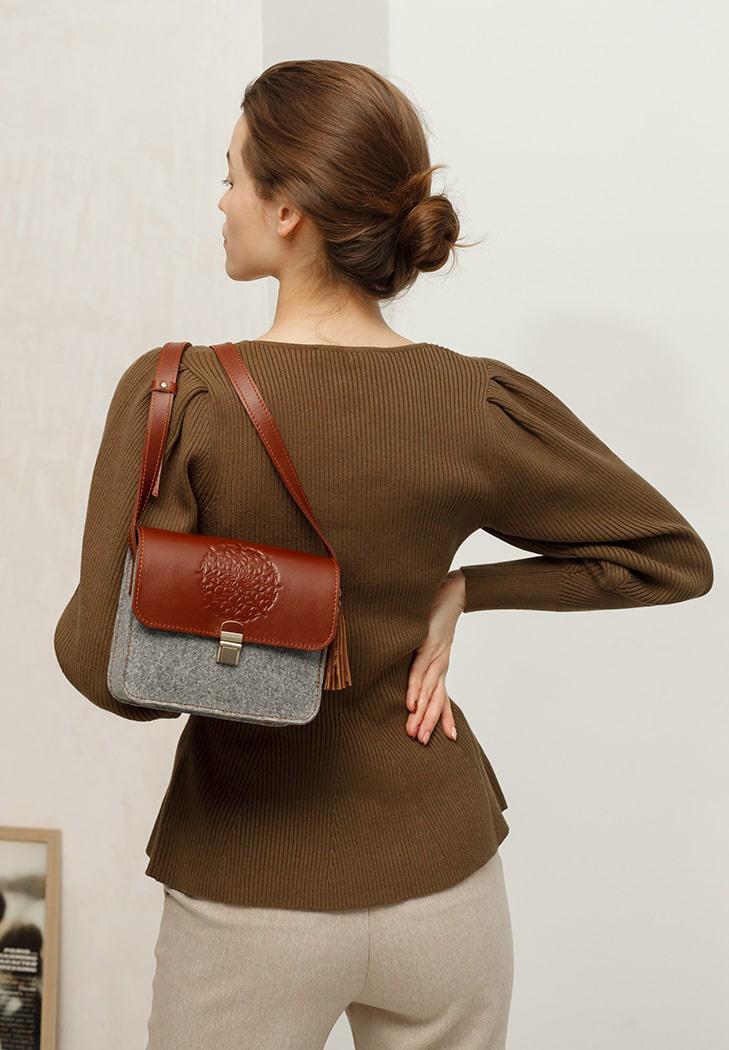 Фото Фетровая женская бохо-сумка Лилу с кожаными коричневыми вставками