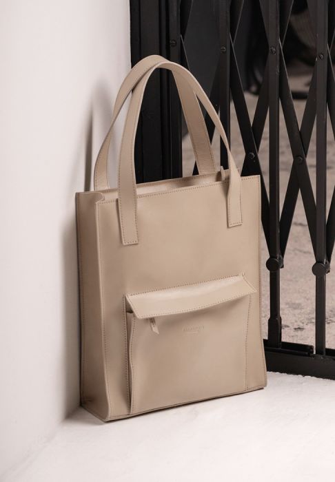 Фото Кожаная женская сумка шоппер Бэтси с карманом светло-бежевая Краст (BN-BAG-10-1-light-beige)