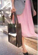 Фото Кожаная женская сумка шоппер Бэтси с карманом темно-коричневая