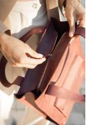 Фото Кожаная женская сумка шоппер Бэтси с карманом бордовая