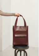 Фото Кожаная женская сумка шоппер Бэтси с карманом бордовая Краст