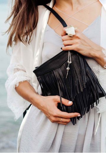 Шкіряна жіноча сумка з бахромою міні-кроссбоді Fleco чорна