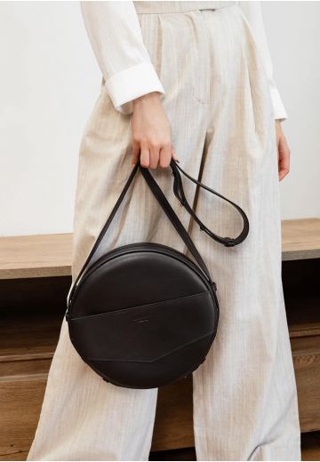 Шкіряна жіноча кругла сумка-рюкзак Maxi чорна