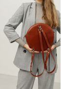 Фото Кожаная женская круглая сумка-рюкзак Maxi светло-коричневая
