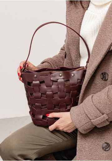 Кожаная плетеная женская сумка Пазл M бордовая Krast