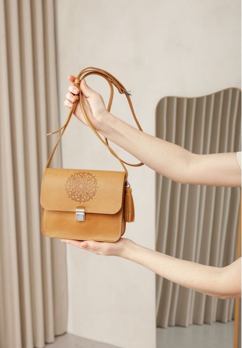 Кожаная женская бохо-сумка Лилу желтая Crazy Horse