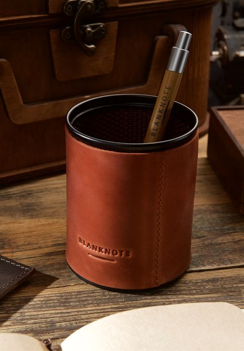 Фото Стакан для ручек в кожаном чехле светло-коричневый Crazy Horse (BN-SP-k-kr)