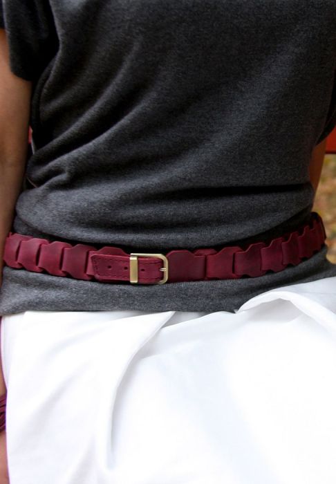 Фото Женский кожаный бохо-ремень бордовый