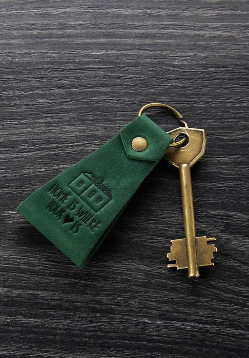 Фото Брелок Home is where your heart is