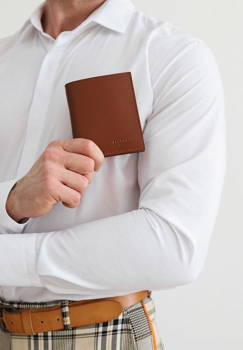 Фото Кожаное портмоне на кнопке Brut светло-коричневый краст (BN-PM-15-k)