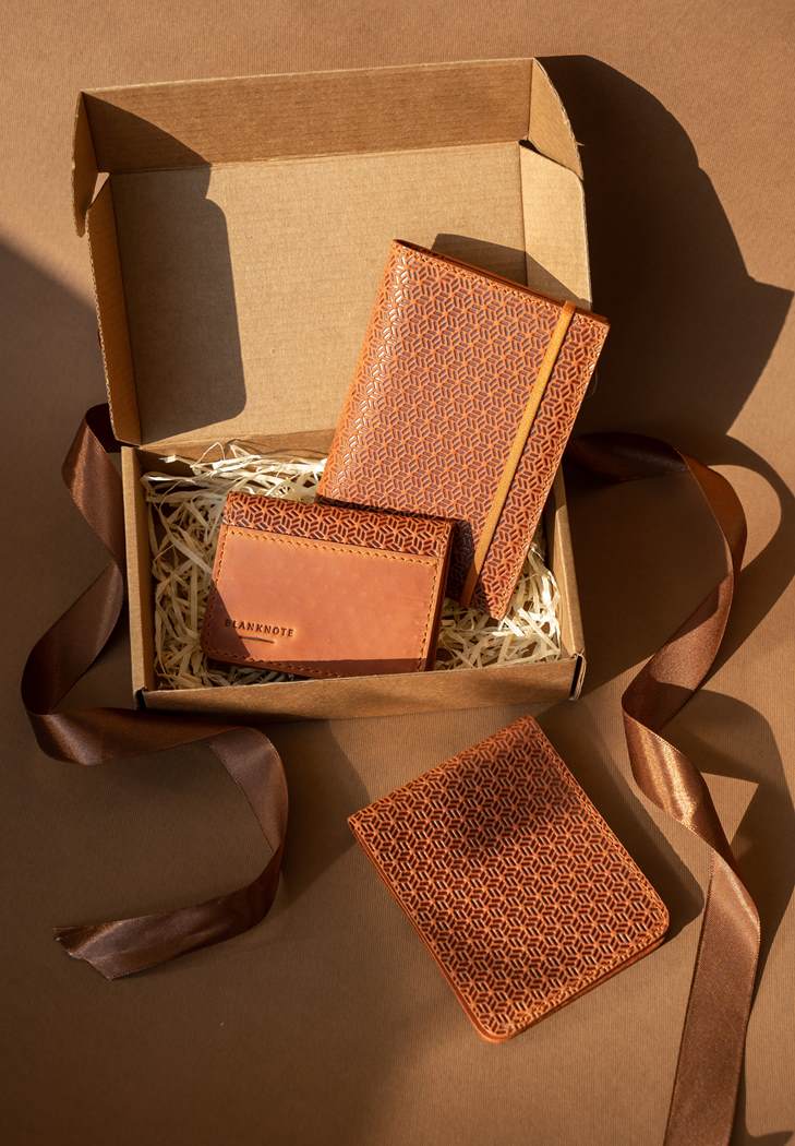 Фото Мужской подарочный набор кожаных аксессуаров Женева BlankNote (BN-set-access-10-k-karbon) 