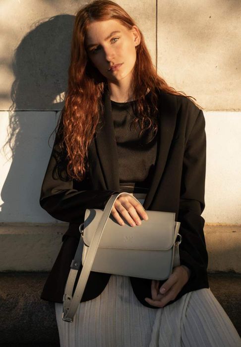 Женская кожаная мини сумка Moment серая