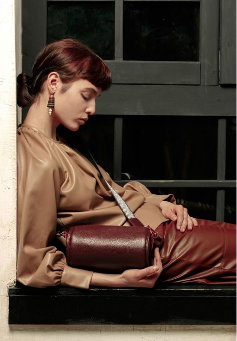 Кожаная сумка поясная-кроссбоди Cylinder бордовая флотар